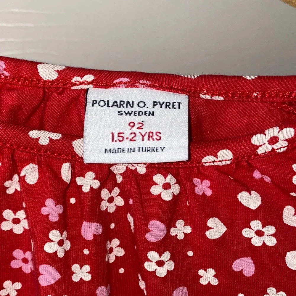 Polarn O. Pyret Kids shirt in Red w/ White Flowers & Pink Hearts. Size 18-24 mo